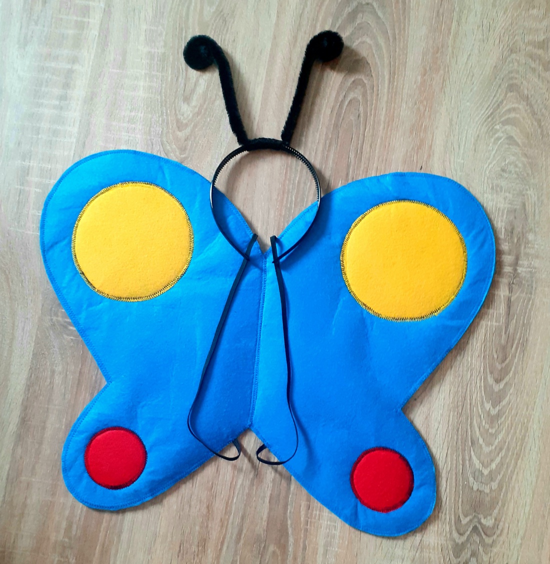 Pillangó, Lepkeszárny filcből és csáp - îmbrăcăminte și modă - costume și măști de carnaval - costume - Artynos.ro Pillangó, Lepkeszárny filcből és csáp - îmbrăcăminte și modă - costume și măști de carnaval - costume - Artynos.ro
