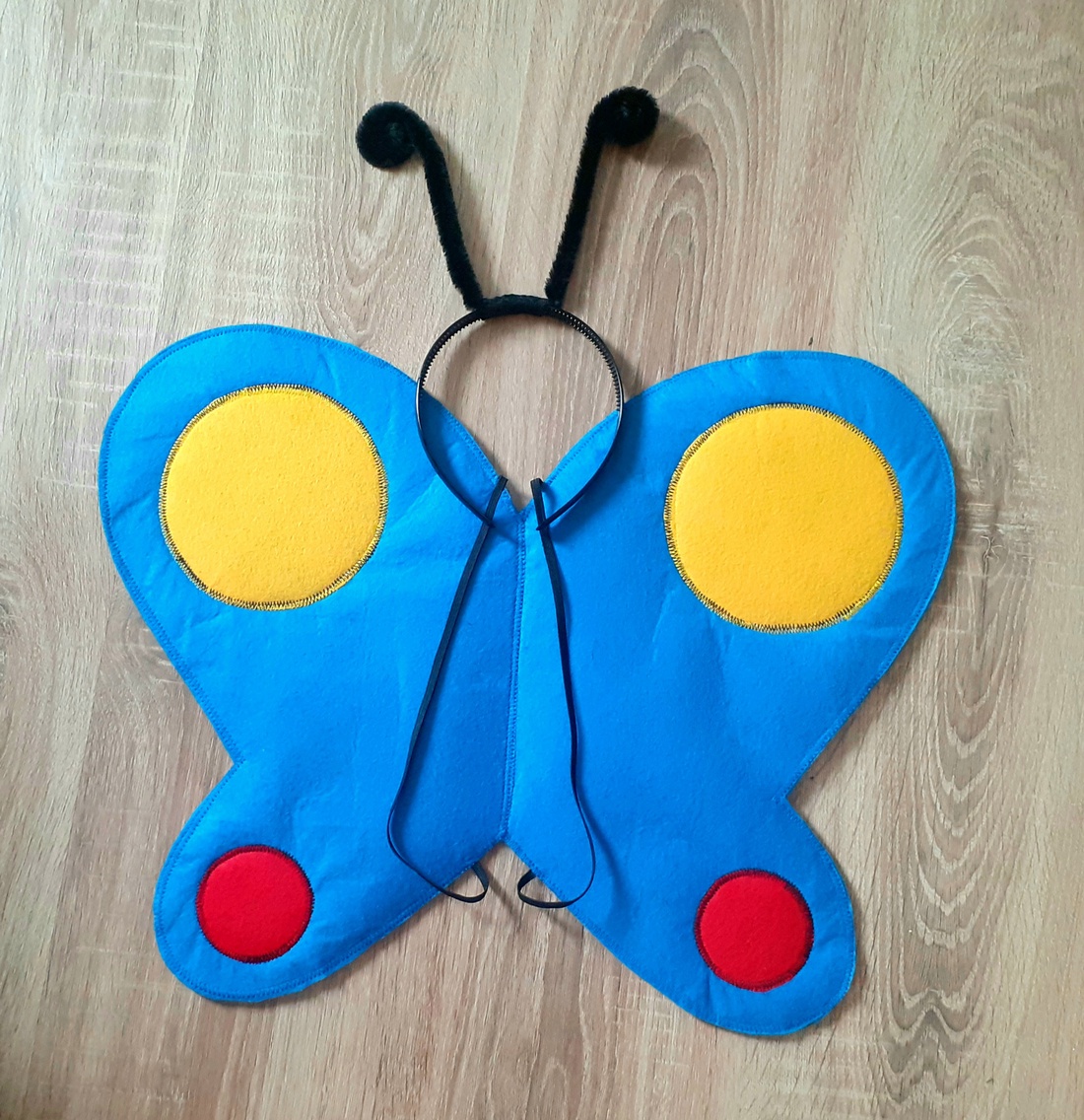 Pillangó, Lepkeszárny filcből és csáp - îmbrăcăminte și modă - costume și măști de carnaval - costume - Artynos.ro Pillangó, Lepkeszárny filcből és csáp - îmbrăcăminte și modă - costume și măști de carnaval - costume - Artynos.ro