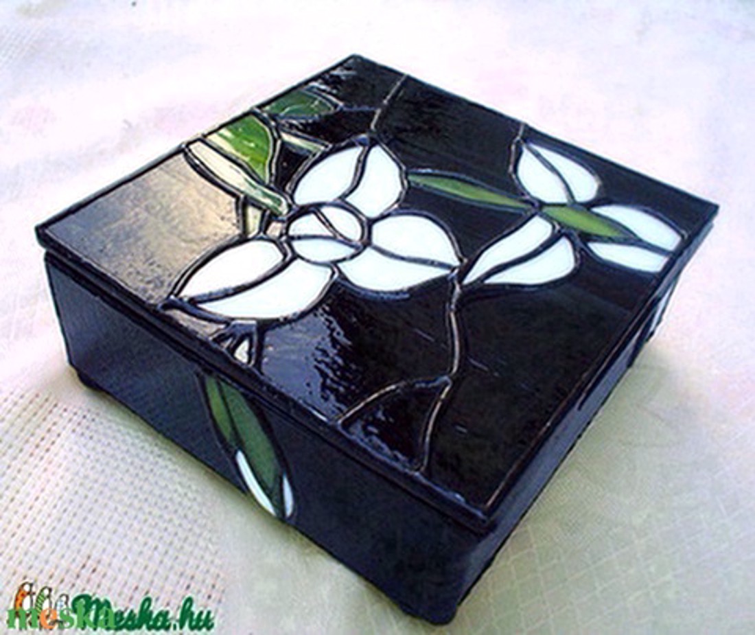 Cutie de bijuterii Flower Still Life din Tiffany - - Artynos.ro Cutie de bijuterii Flower Still Life din Tiffany - - Artynos.ro