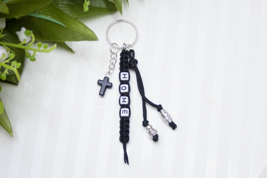 Breloc pentru chei, accesoriu pentru geantă cu literele HOME � Negru -  - Artynos.ro