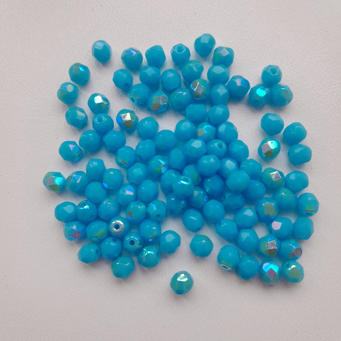 Mărgele cehe din sticlă lustruită - 4mm - 100 buc / pachet - culoare albastru - - Artynos.ro Mărgele cehe din sticlă lustruită - 4mm - 100 buc / pachet - culoare albastru - - Artynos.ro
