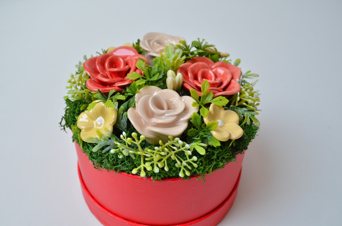 Cutii cu trandafiri, buchet de flori din ceramică, buchet de trandafiri -  - Artynos.ro