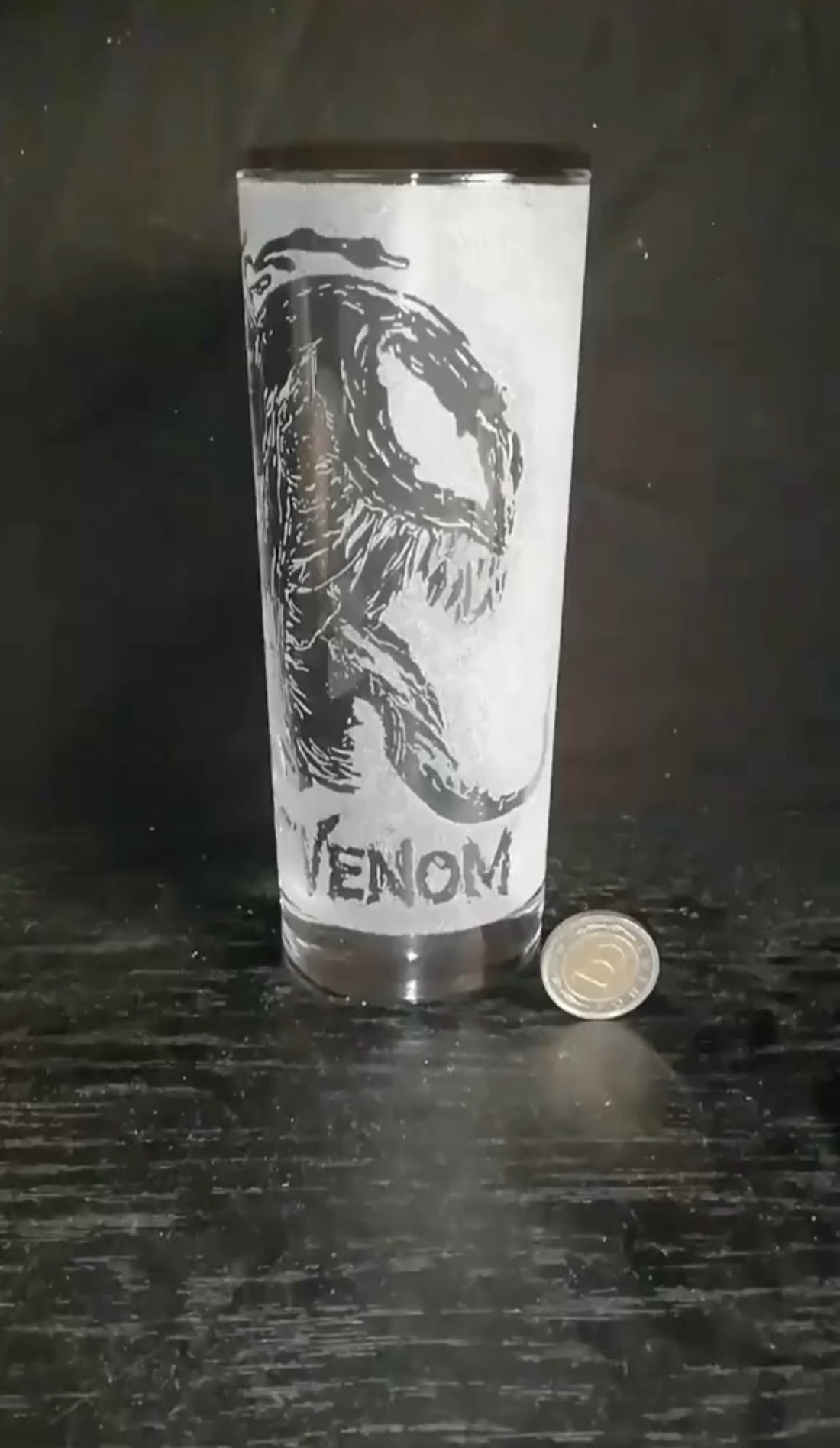 Pahar de sticlă cu model Venom  -  - Artynos.ro