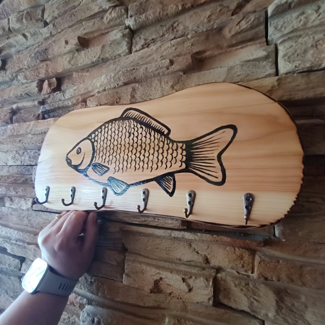 Suport de perete din lemn pentru pescari - - Artynos.ro Suport de perete din lemn pentru pescari - - Artynos.ro