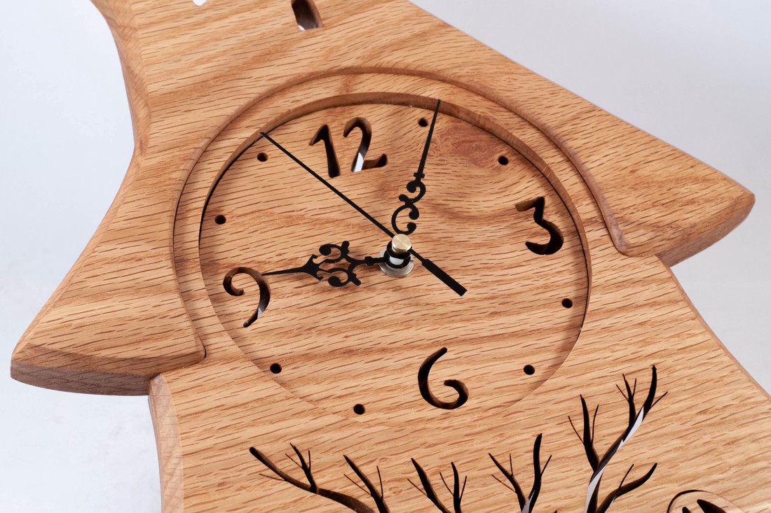 Ceas de perete în formă de căsuță, Ceas de perete din lemn, Ceas din lemn - casă & stil de viață - decorațiuni de casă - decorațiuni de pereți - ceasuri de perete - Artynos.ro