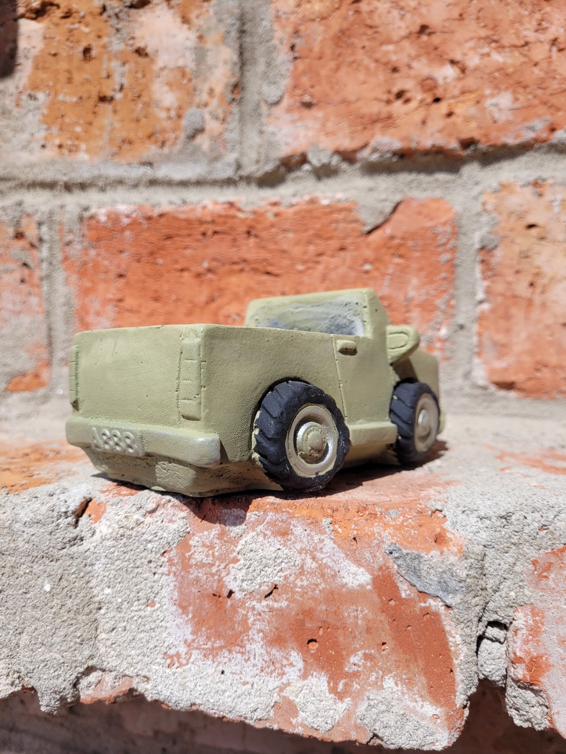 Ghiveci de beton verde cu colorit frumos și pictură unică - - Artynos.ro Ghiveci de beton verde cu colorit frumos și pictură unică - - Artynos.ro