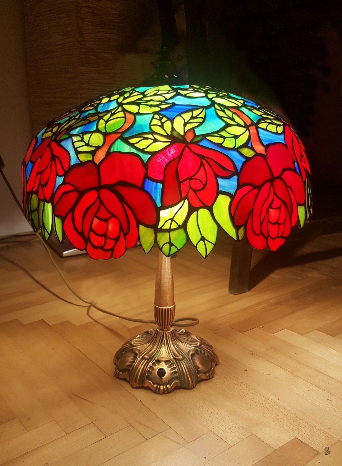 Roșu trandafir tufiș tiffany lampă - - Artynos.ro Roșu trandafir tufiș tiffany lampă - - Artynos.ro