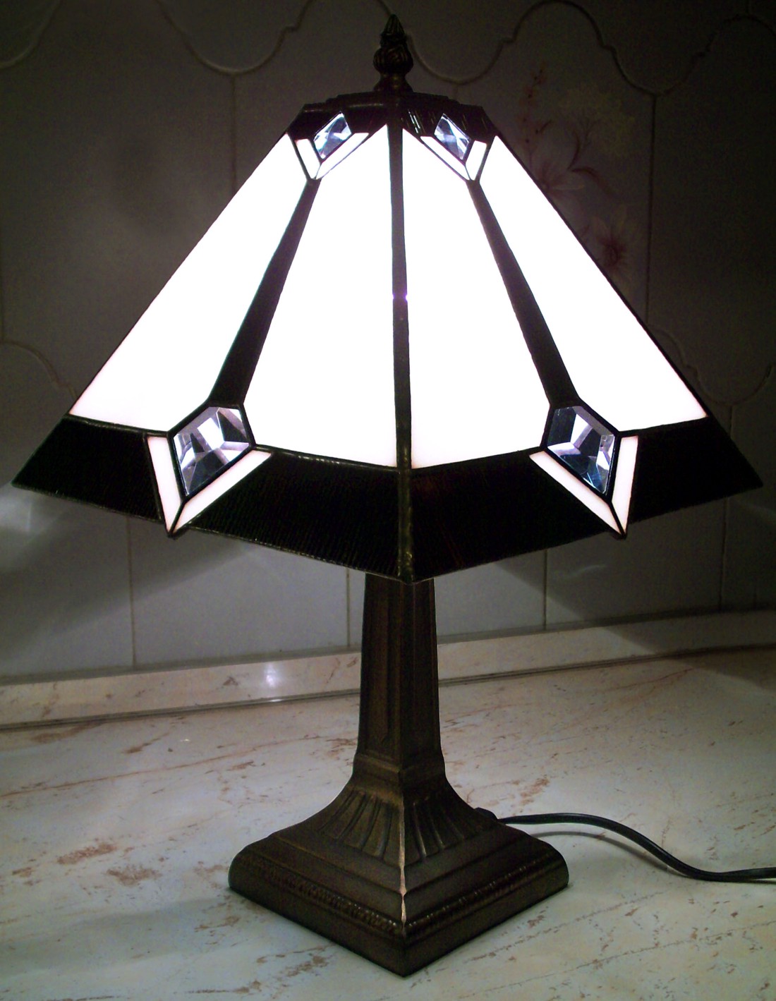 Art nuovo lampa tifany; Negru pe alb - - Artynos.ro Art nuovo lampa tifany; Negru pe alb - - Artynos.ro