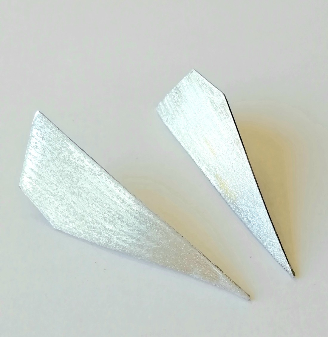 Cercei cu design minimalist din aluminiu - bijuterii - cercei cu figurine - Artynos.ro Cercei cu design minimalist din aluminiu - bijuterii - cercei cu figurine - Artynos.ro