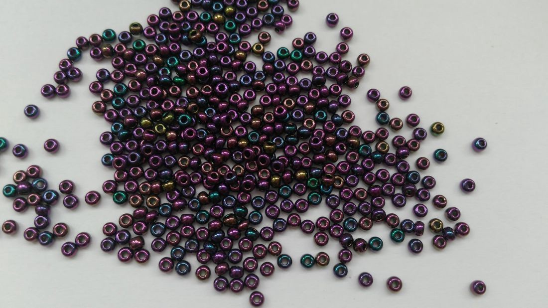 Perlă mantis cehă - mărimea 9/0 - 25 grame / pachet - violet curcubeu - - Artynos.ro Perlă mantis cehă - mărimea 9/0 - 25 grame / pachet - violet curcubeu - - Artynos.ro