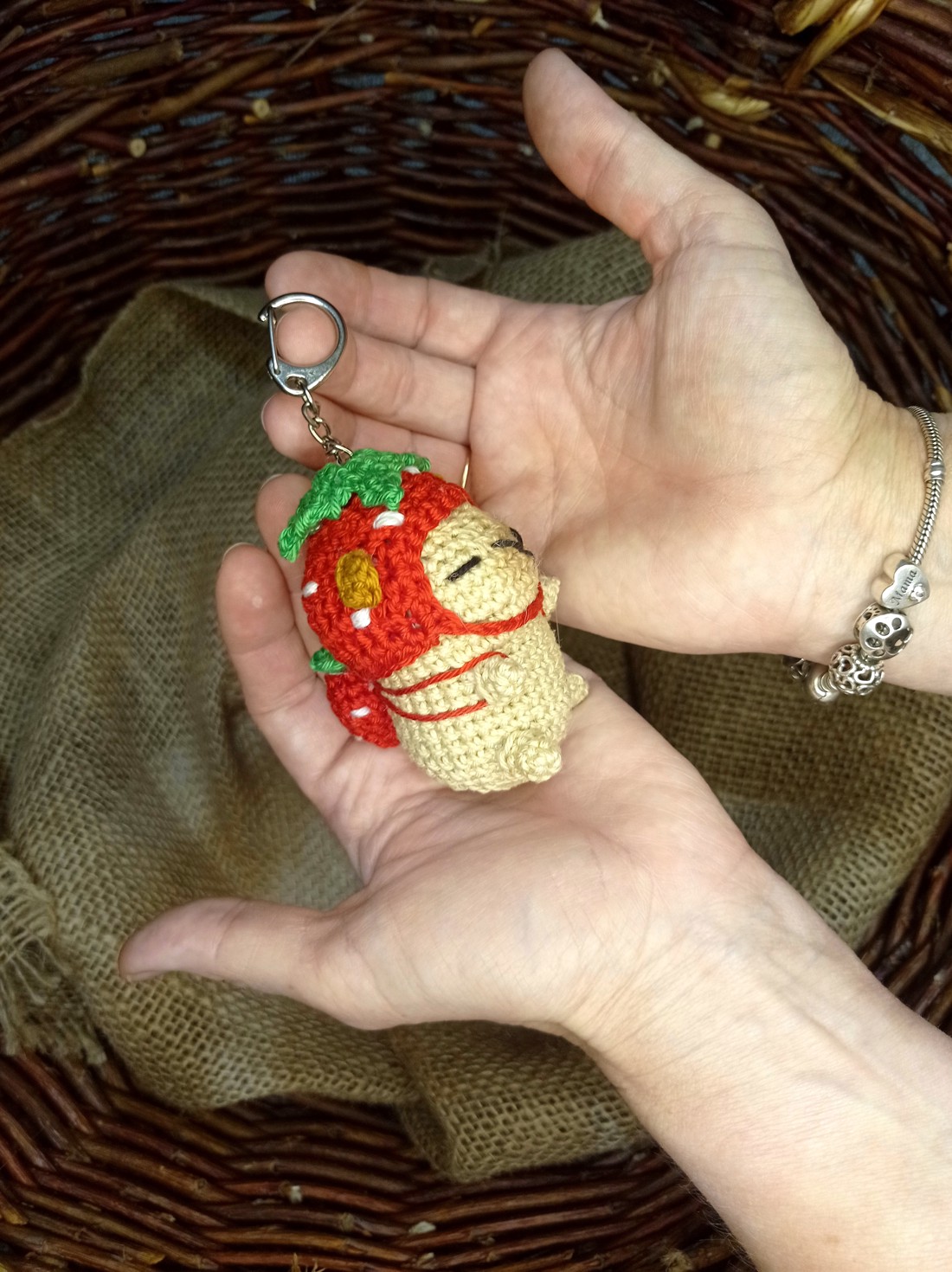 Breloc capibara croșetat - genți și portofele - accesorii genți - breloc - Artynos.ro