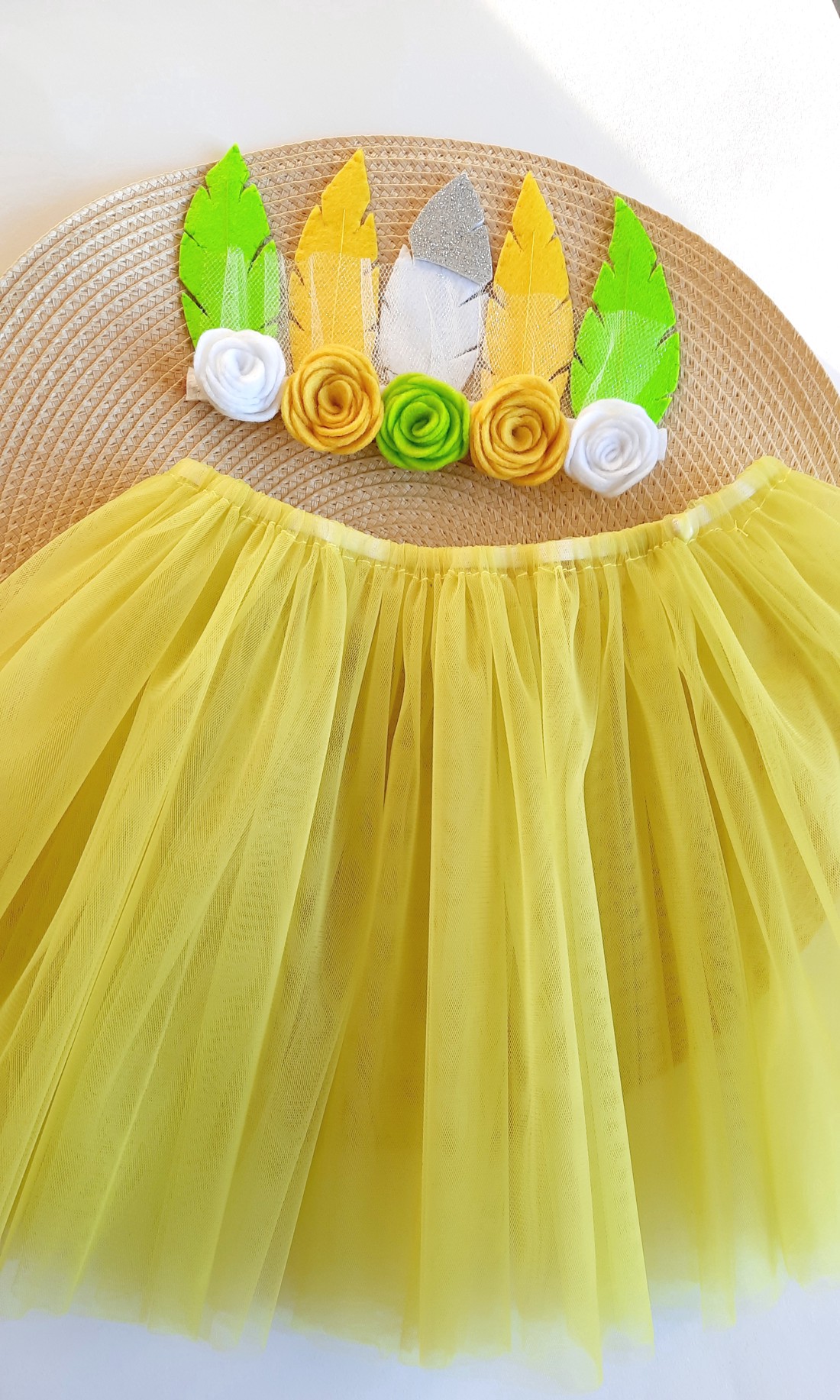 Fată indiană verde-galbenă cu fustă de tul costum de carnaval pentru fete - îmbrăcăminte și modă - costume și măști de carnaval - costume - Artynos.ro Fată indiană verde-galbenă cu fustă de tul costum de carnaval pentru fete - îmbrăcăminte și modă - costume și măști de carnaval - costume - Artynos.ro