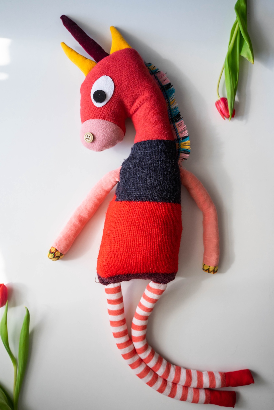 Unicornul Delgado - jucării și echipamente pentru copii - plușuri - personaje de basm din pluș - Artynos.ro