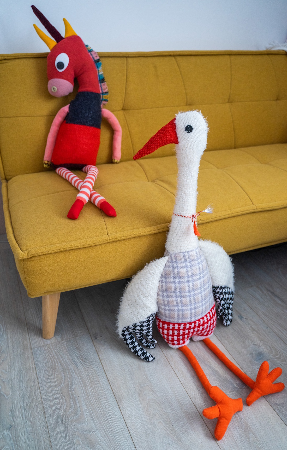 Unicornul Delgado - jucării și echipamente pentru copii - plușuri - personaje de basm din pluș - Artynos.ro