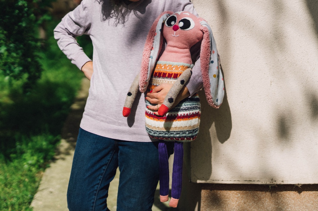 Iepurica Jojo - jucării și echipamente pentru copii - plușuri - iepure de pluș - Artynos.ro