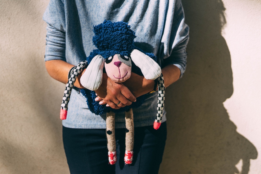 Oaia Mouton Bleu - jucării și echipamente pentru copii - jucării și accesorii pentru copii - păpuși de joacă - Artynos.ro