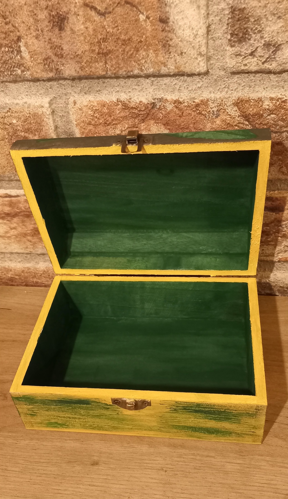 Cutie Floarea-soarelui - casă & stil de viață - accesorii pentru decorat casa - decorațiuni de masă și decorațiuni pentru rafturi - cutii decor, cutii de suveniruri - Artynos.ro Cutie Floarea-soarelui - casă & stil de viață - accesorii pentru decorat casa - decorațiuni de masă și decorațiuni pentru rafturi - cutii decor, cutii de suveniruri - Artynos.ro