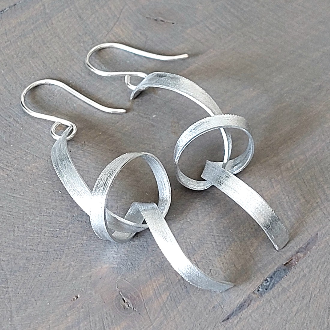 CERCEI MINIMALI DIN ALUMINIU - bijuterii - cercei lungi - Artynos.ro CERCEI MINIMALI DIN ALUMINIU - bijuterii - cercei lungi - Artynos.ro