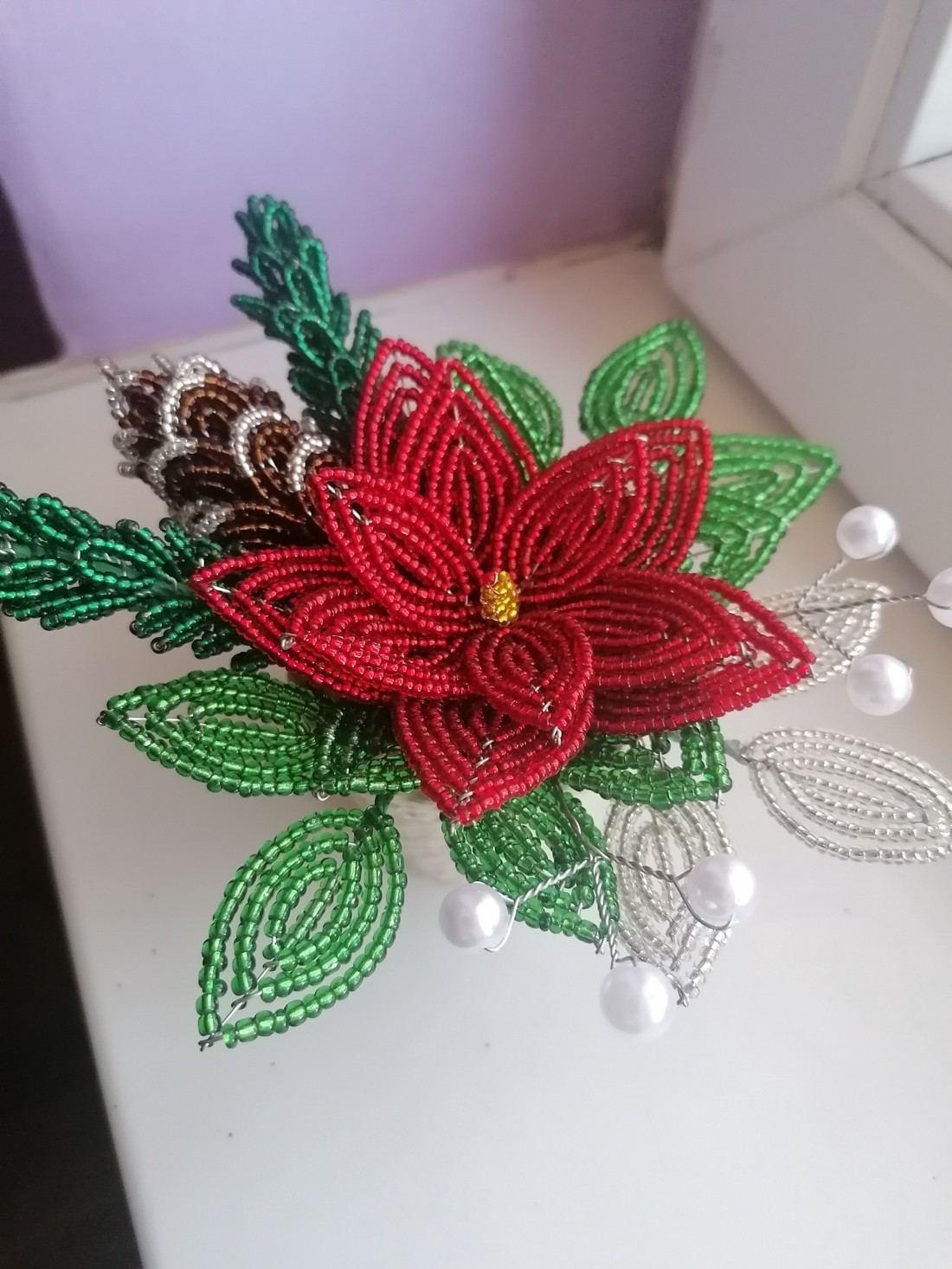 Decorațiuni de masă de Crăciun, poinsettia în perle - casă & stil de viață - accesorii pentru decorat casa - suport de flori - buchete de flori - Artynos.ro