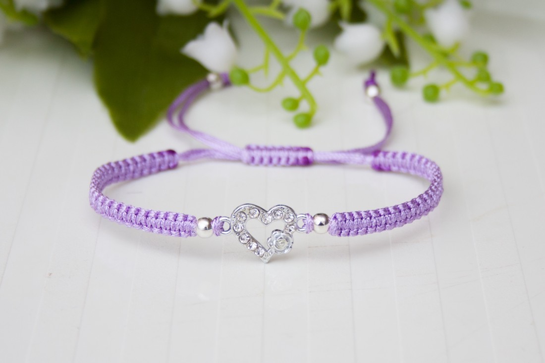 Brățară macramé împletită - Violet deschis cu inimi -  - Artynos.ro