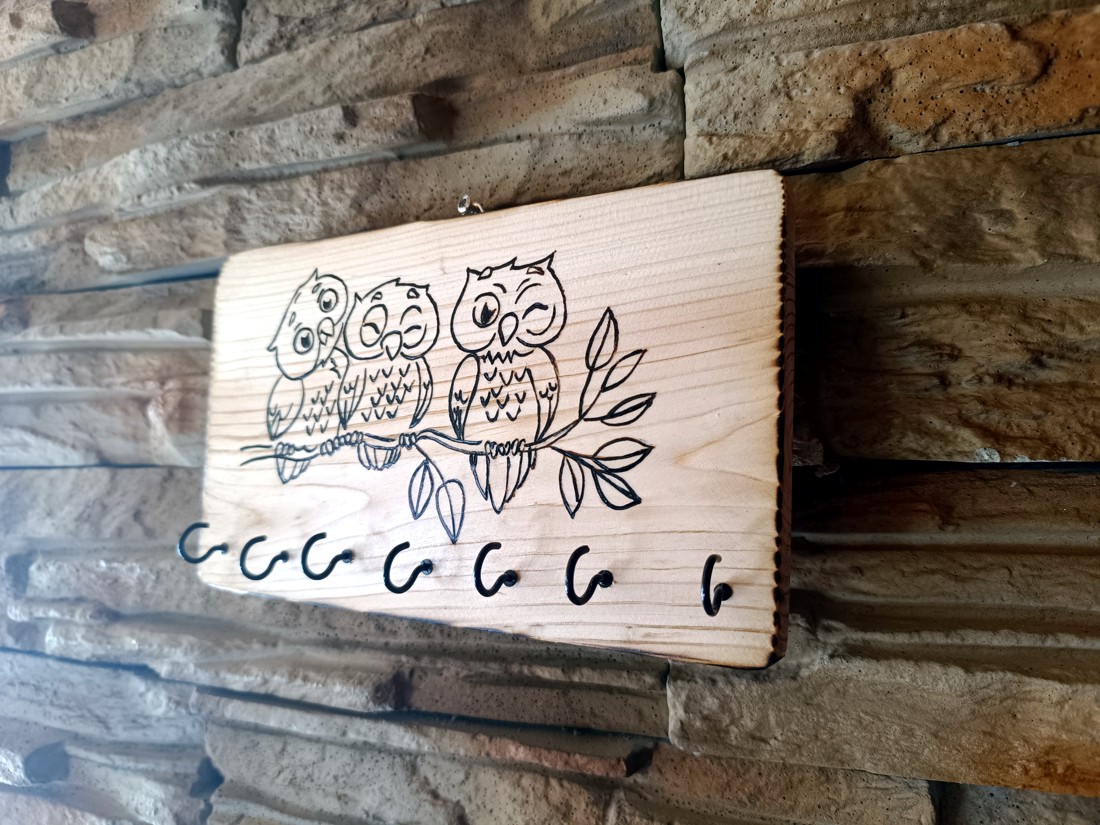 Breloc de perete cu bufniță lucrat manual - - Artynos.ro Breloc de perete cu bufniță lucrat manual - - Artynos.ro