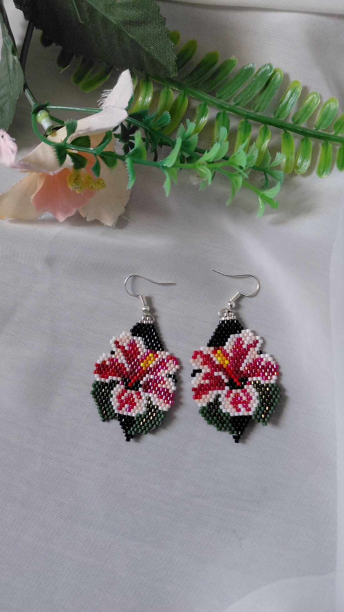 Cercei atârnători cu hibiscus  -  - Artynos.ro