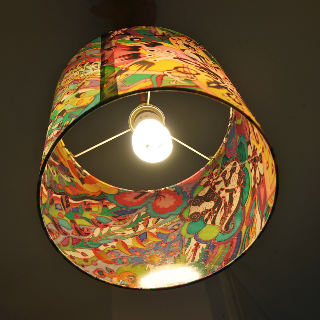 Lampă de mătase (pictură pe mătase de Réka Somogyi) -  - Artynos.ro