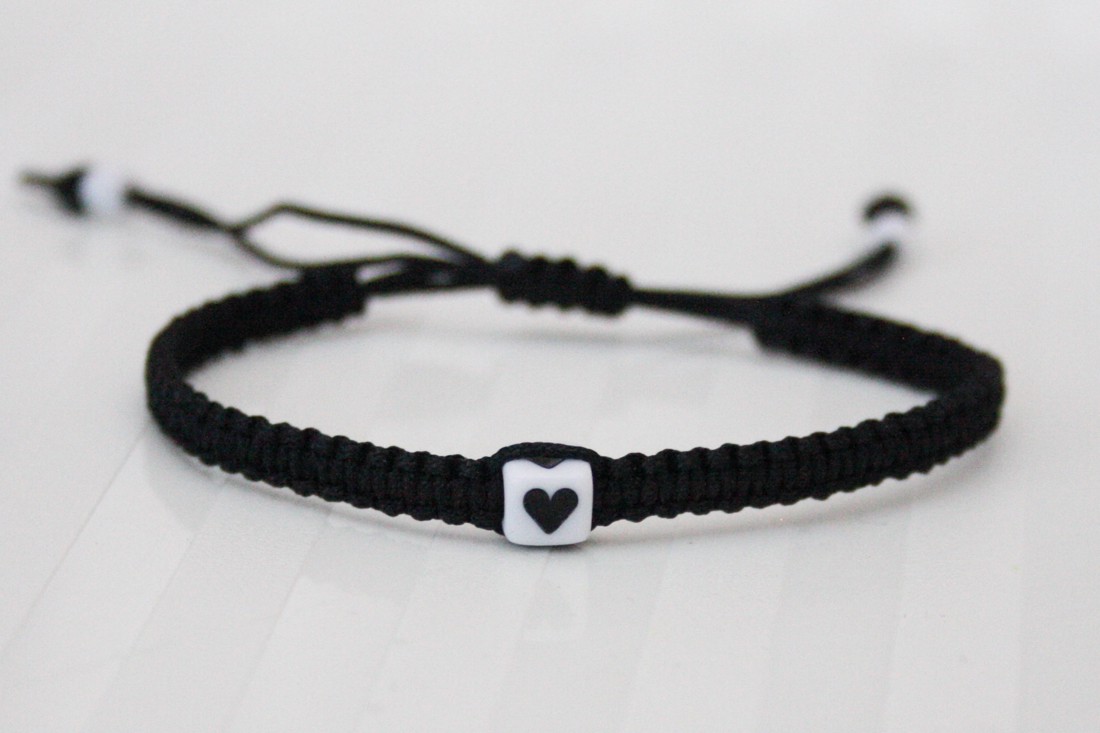 Brățară macramé împletită - Black heart -  - Artynos.ro