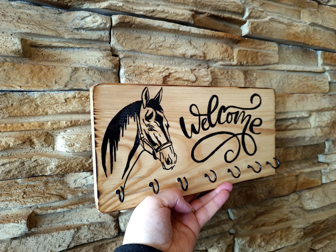 Breloc de perete cu cal din lemn - casă & stil de viață - accesorii pentru decorat casa - decorațiuni de pereți, decorațiuni suspendate - suport pentru chei - Artynos.ro