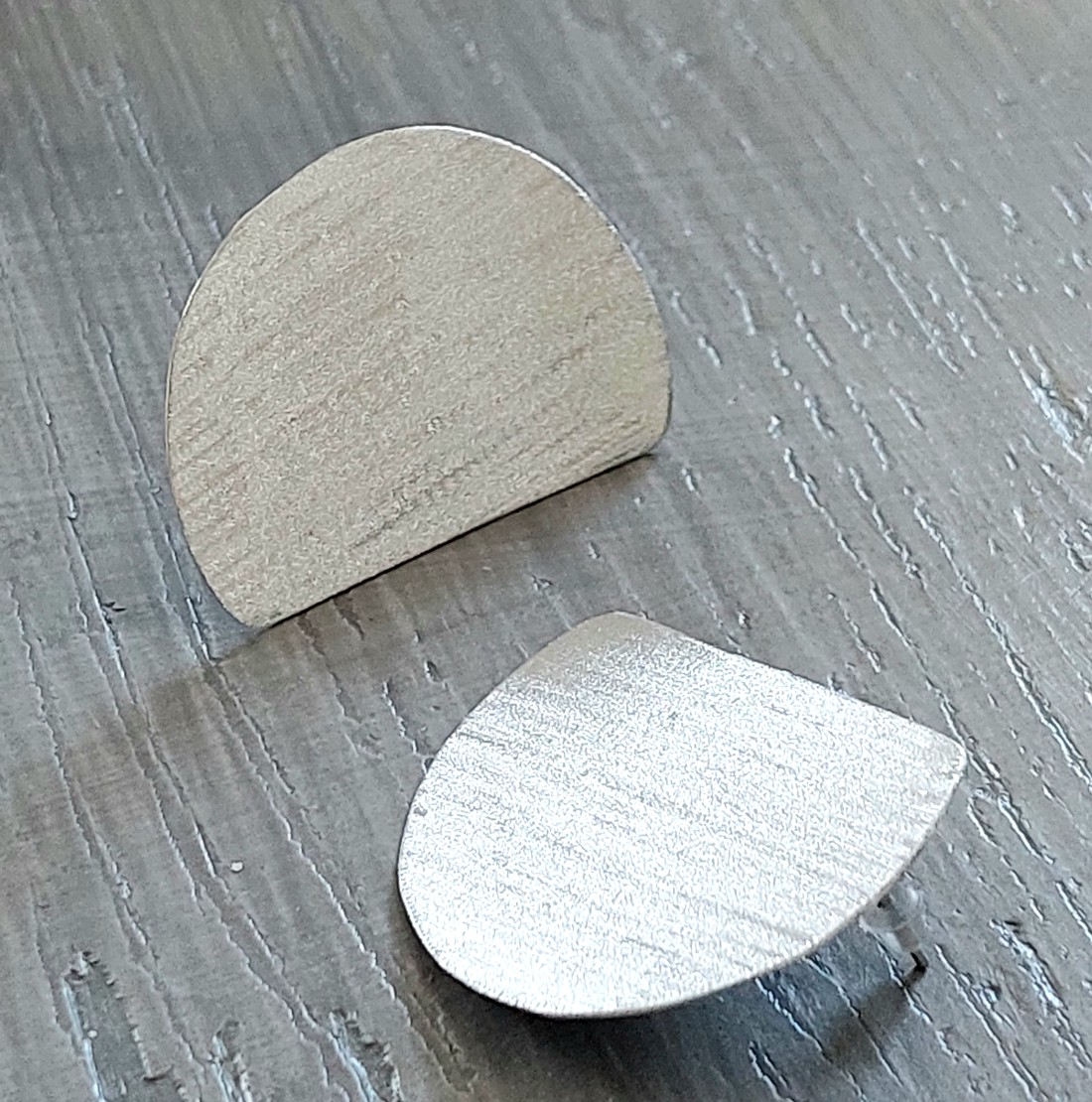 Cercei minimaliști din aluminiu -  - Artynos.ro Cercei minimaliști din aluminiu -  - Artynos.ro