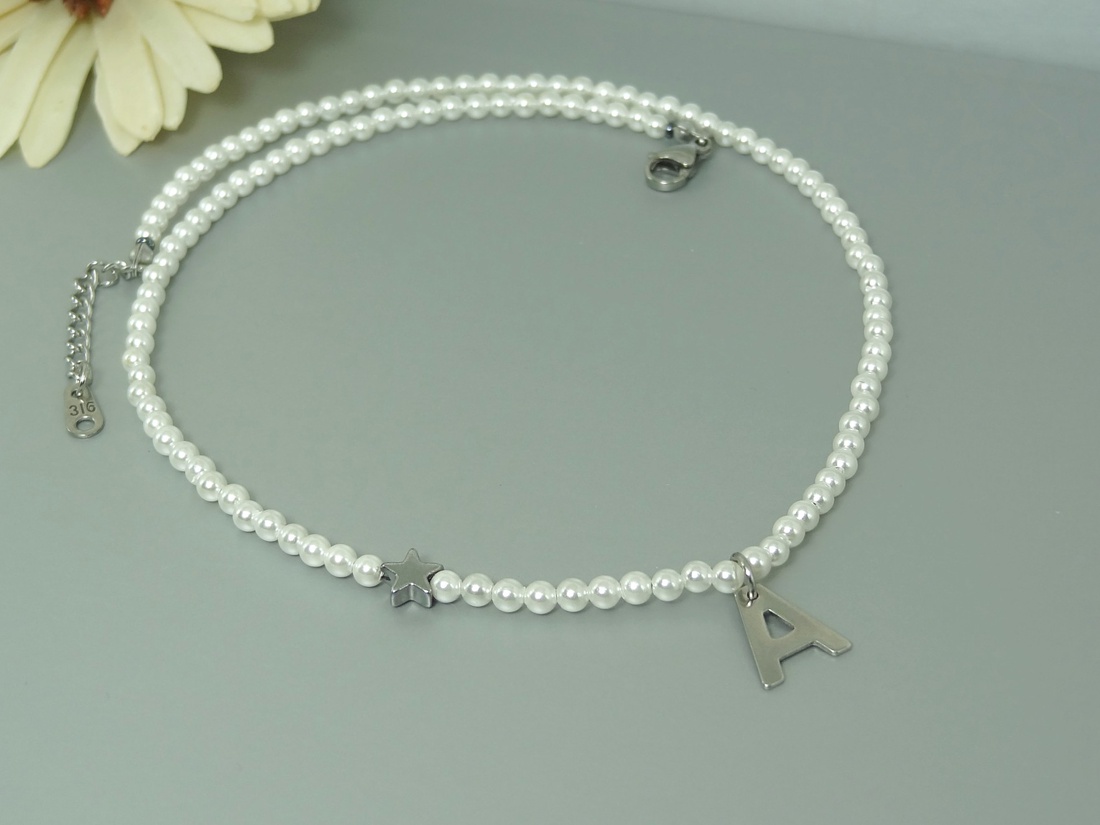 Colier perle scoica, initiala numelui si steluta hematit - bijuterii - coliere - coliere din mărgele - Artynos.ro