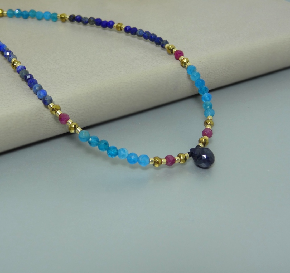 Colier safir, apatit, rubin, lapis lazuli si hematit - bijuterii - coliere - coliere cu mărgele - Artynos.ro Colier safir, apatit, rubin, lapis lazuli si hematit - bijuterii - coliere - coliere cu mărgele - Artynos.ro
