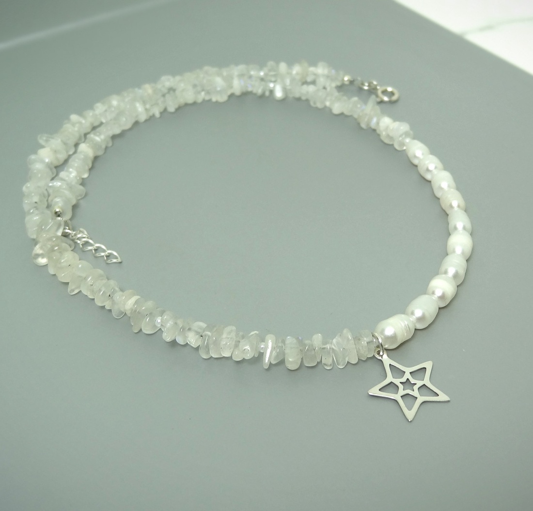 Colier asimetric perle naturale si piatra lunii - bijuterii - coliere - coliere din mărgele - Artynos.ro