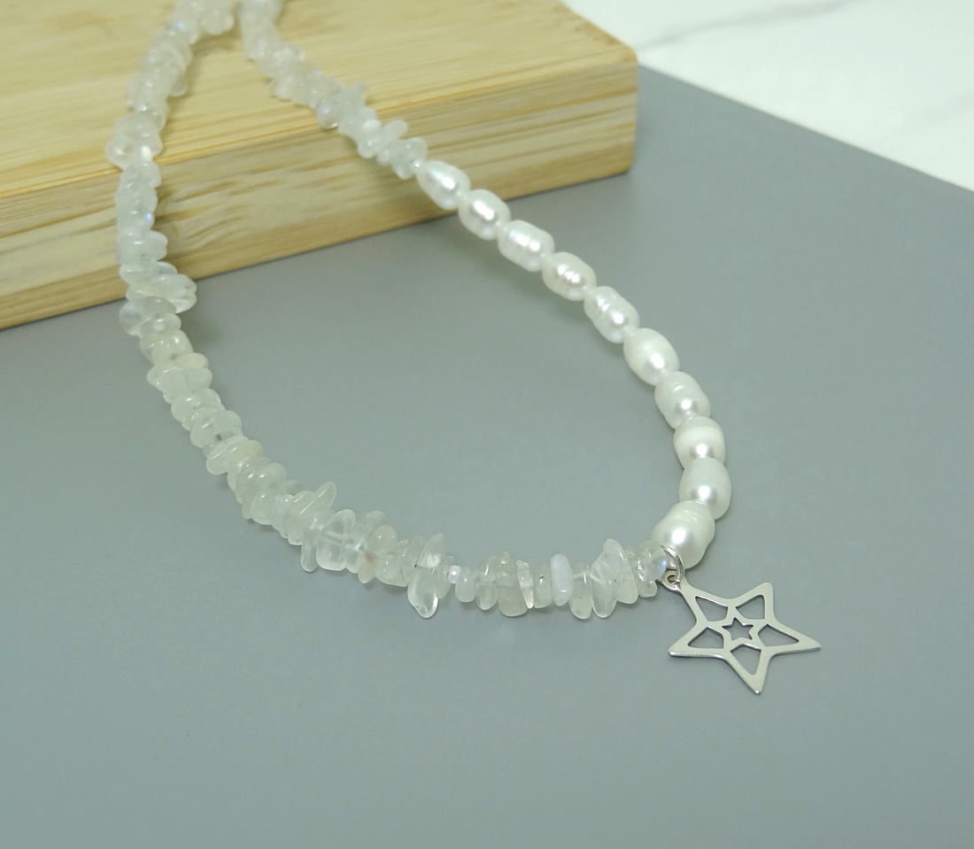 Colier asimetric perle naturale si piatra lunii - bijuterii - coliere - coliere din mărgele - Artynos.ro