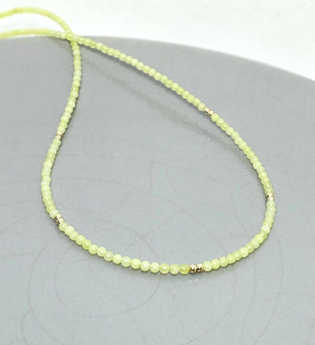 Colier jad galben-lemon si aur filat de 14k. - bijuterii - coliere - coliere cu mărgele - Artynos.ro Colier jad galben-lemon si aur filat de 14k. - bijuterii - coliere - coliere cu mărgele - Artynos.ro