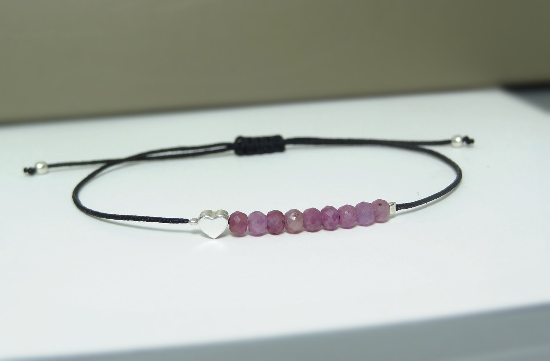 Bratara minimalista din rubin si charm inimioara - bijuterii - brățări - brățară cu mărgele - Artynos.ro Bratara minimalista din rubin si charm inimioara - bijuterii - brățări - brățară cu mărgele - Artynos.ro