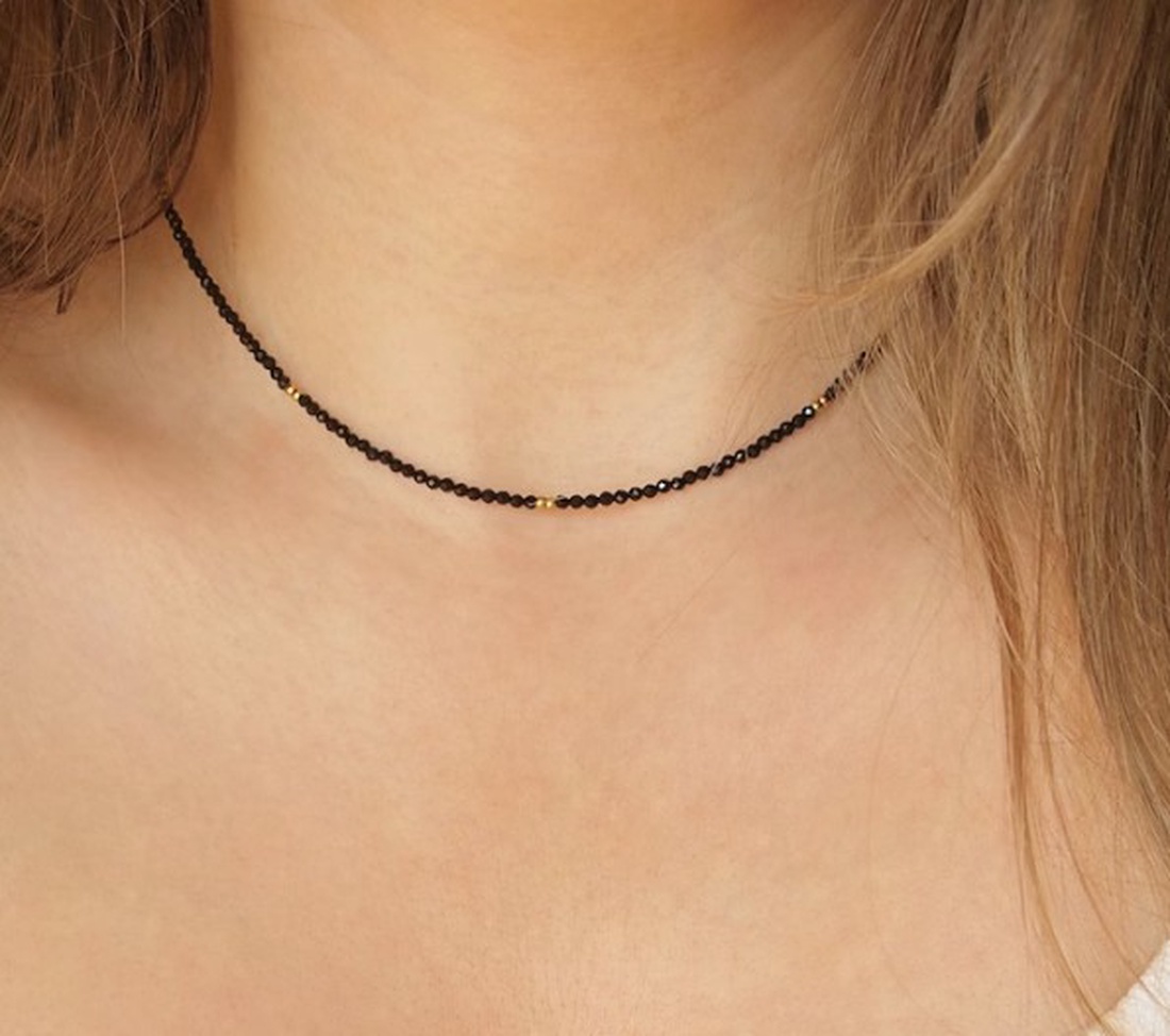 Colier turmalina neagra si aur filat de 14K - bijuterii - coliere - coliere cu mărgele - Artynos.ro Colier turmalina neagra si aur filat de 14K - bijuterii - coliere - coliere cu mărgele - Artynos.ro