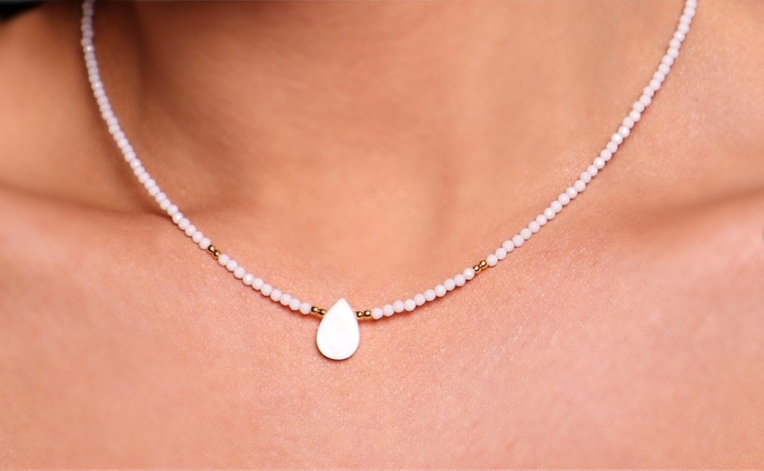Colier sidef natural fatetat si aur filat de 14K - bijuterii - coliere - coliere cu mărgele - Artynos.ro Colier sidef natural fatetat si aur filat de 14K - bijuterii - coliere - coliere cu mărgele - Artynos.ro