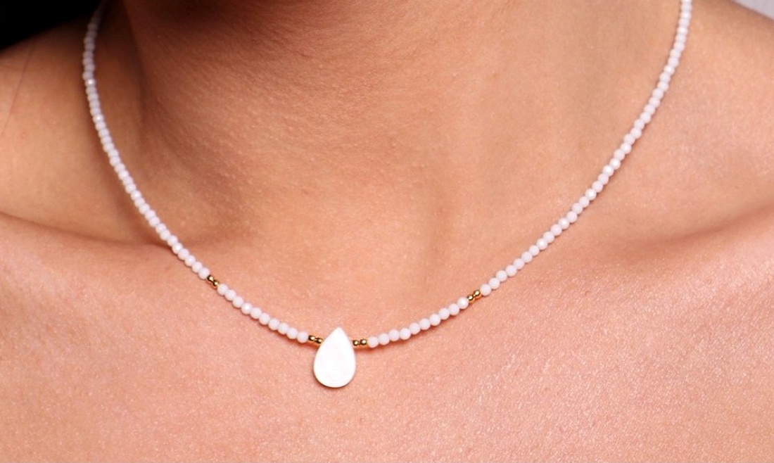 Colier sidef natural fatetat si aur filat de 14K - bijuterii - coliere - coliere cu mărgele - Artynos.ro Colier sidef natural fatetat si aur filat de 14K - bijuterii - coliere - coliere cu mărgele - Artynos.ro