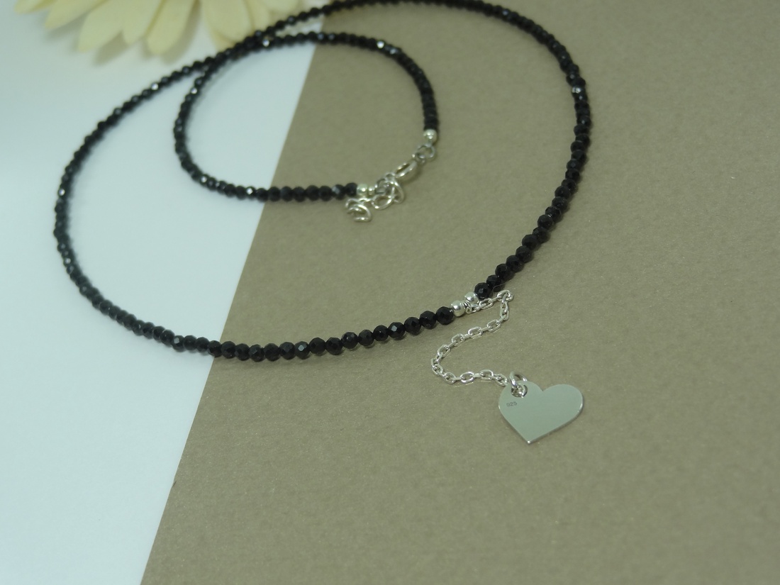 Colier turmalina neagra accesorizat cu pandantiv inimioara. - bijuterii - coliere - coliere cu mărgele - Artynos.ro