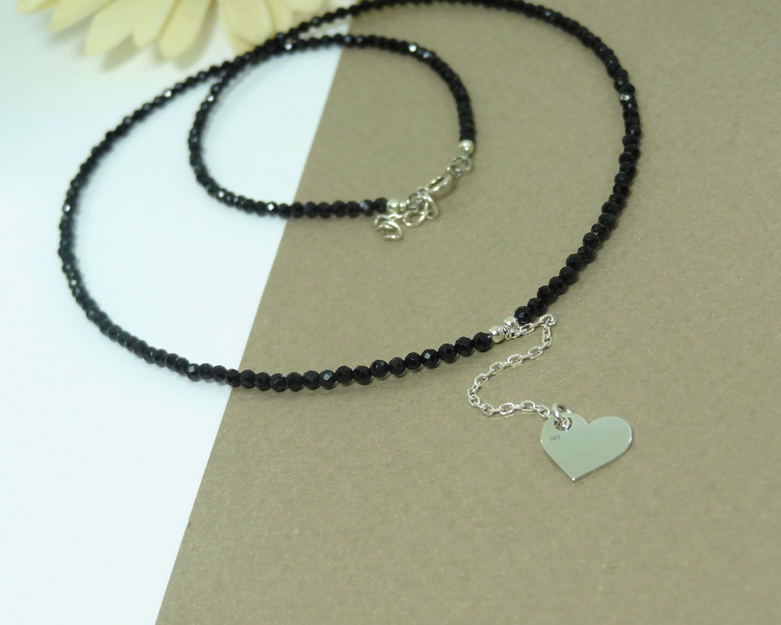 Colier turmalina neagra accesorizat cu pandantiv inimioara. - bijuterii - coliere - coliere cu mărgele - Artynos.ro