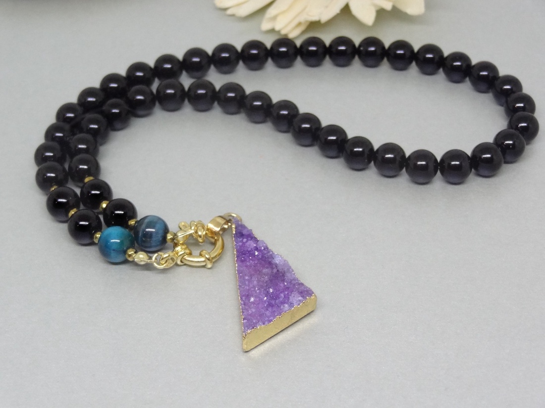 Colier din onix negru, ochi de tigru, hematit si padantiv agata druzy.  - bijuterii - coliere - coliere cu mărgele - Artynos.ro