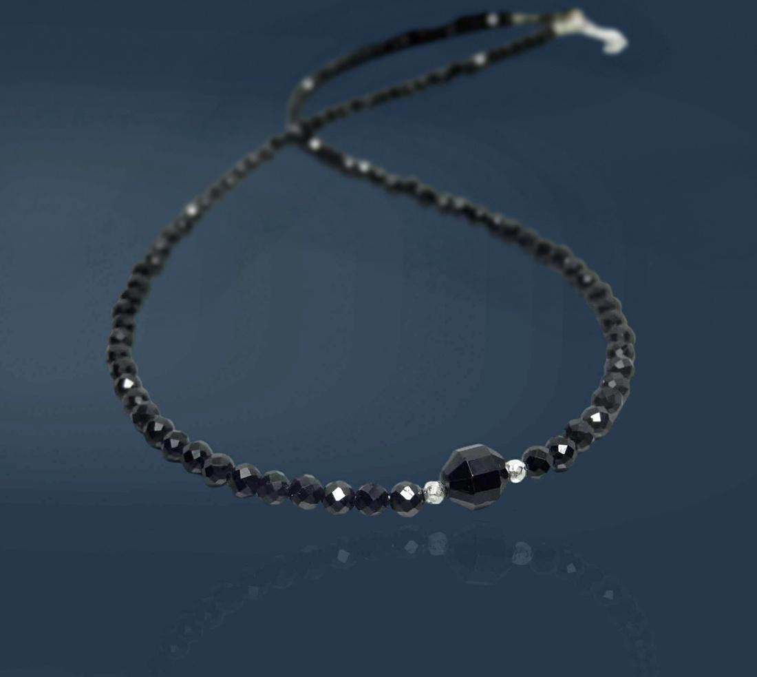 Colier turmalina fatetata neagra. - bijuterii - coliere - coliere cu mărgele - Artynos.ro Colier turmalina fatetata neagra. - bijuterii - coliere - coliere cu mărgele - Artynos.ro