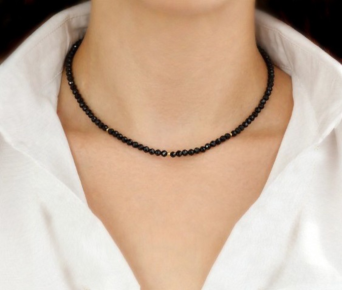 Colier minimalist turmalina neagra - piatra protectie si aur filat  - bijuterii - coliere - coliere cu mărgele - Artynos.ro
