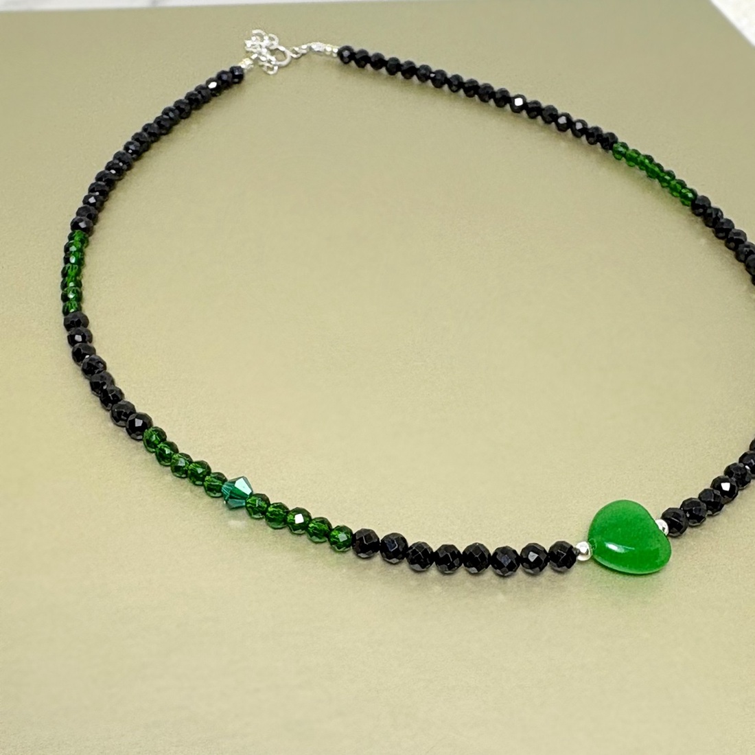 Colier cubic zirconia, jad si turmalina - bijuterii - coliere - coliere din mărgele - Artynos.ro Colier cubic zirconia, jad si turmalina - bijuterii - coliere - coliere din mărgele - Artynos.ro