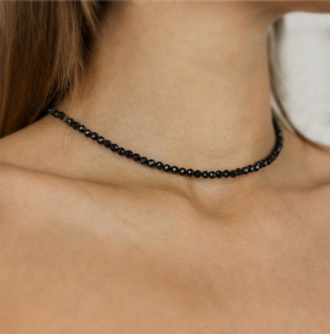 Colier la baza gatului din spinel Piatra Regilor - bijuterii - coliere - coliere din mărgele - Artynos.ro Colier la baza gatului din spinel Piatra Regilor - bijuterii - coliere - coliere din mărgele - Artynos.ro