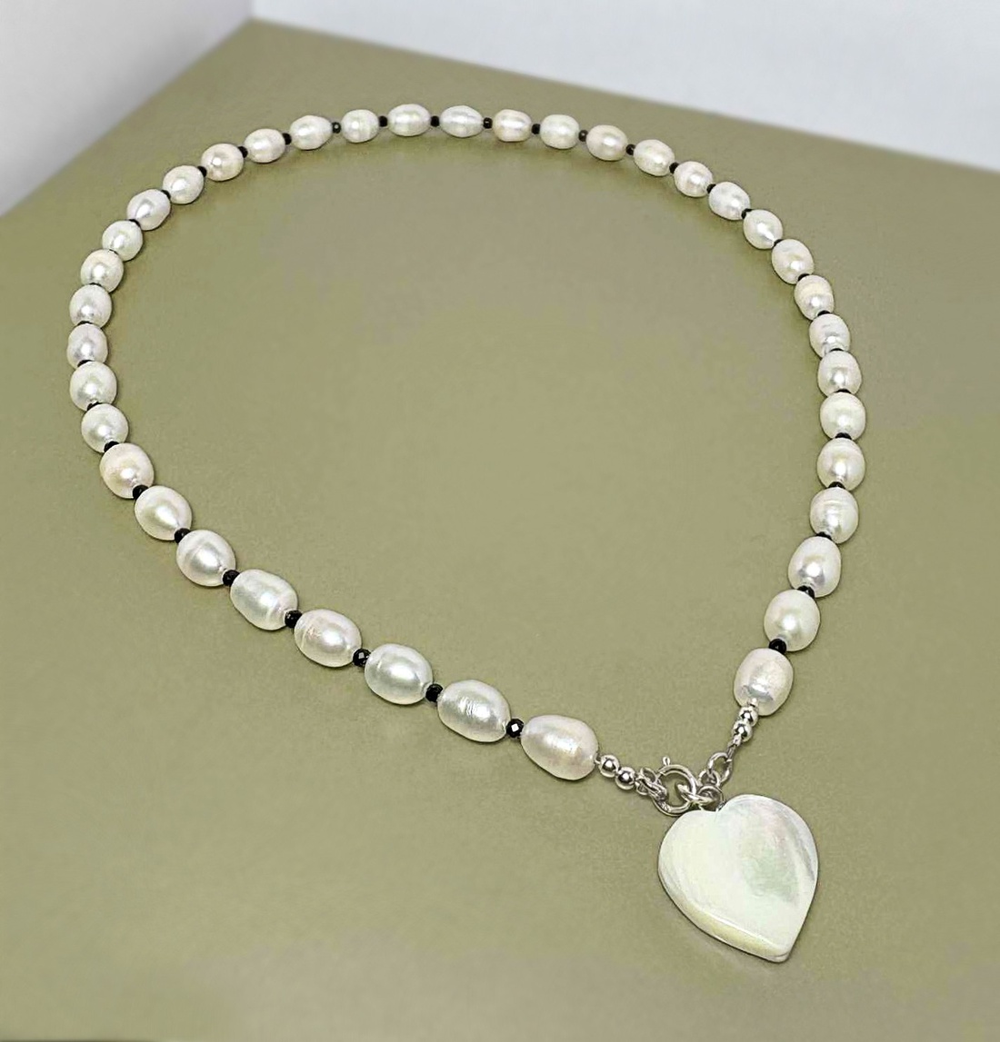 Colier perle de cultura, turmalina neagra si pandantiv inima detasabil - bijuterii - coliere - coliere din pietre semiprețioase - Artynos.ro