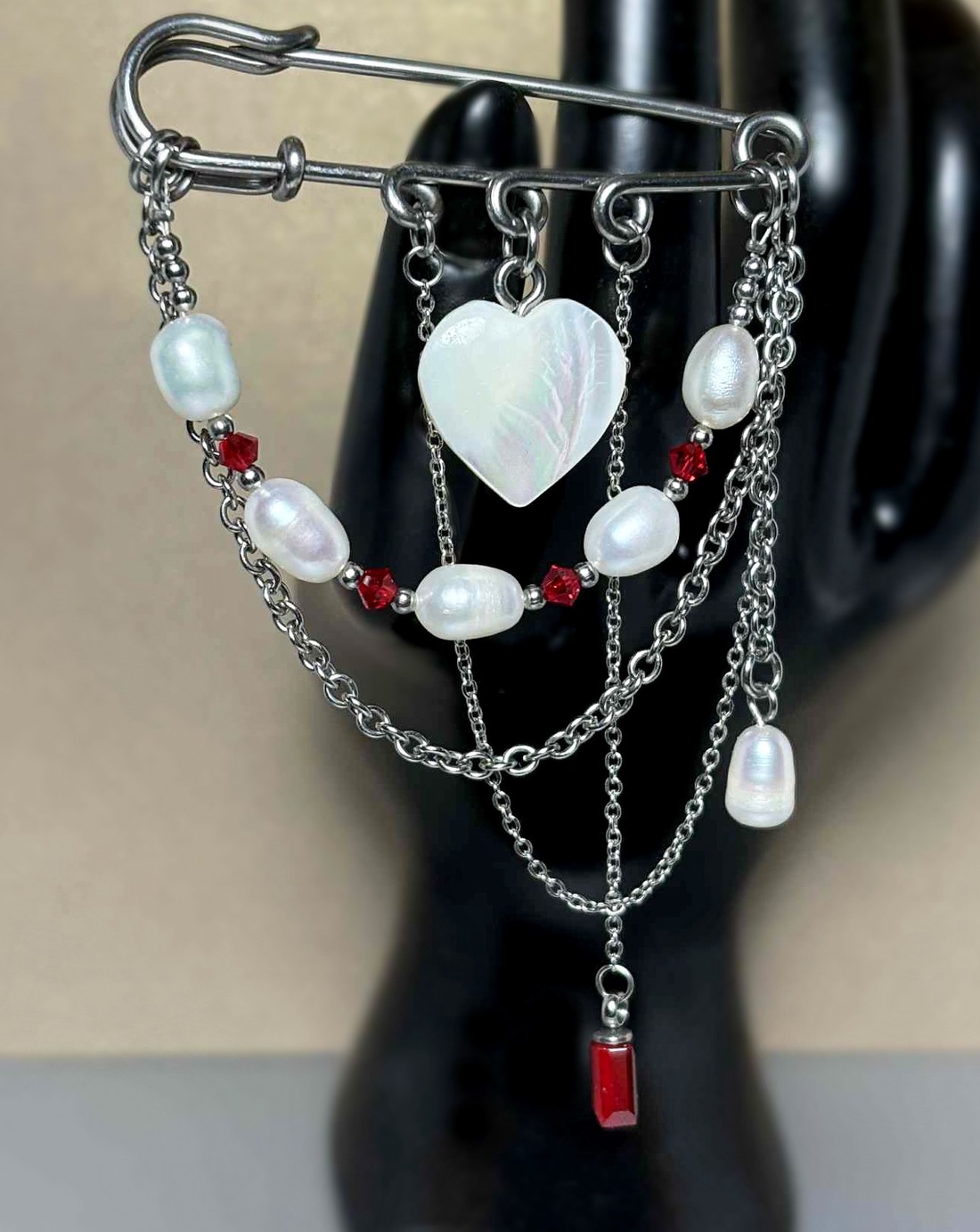 Brosa sidef, cristale Preciosa, perle cultura si otel inoxidabil - bijuterii - broșe - Artynos.ro