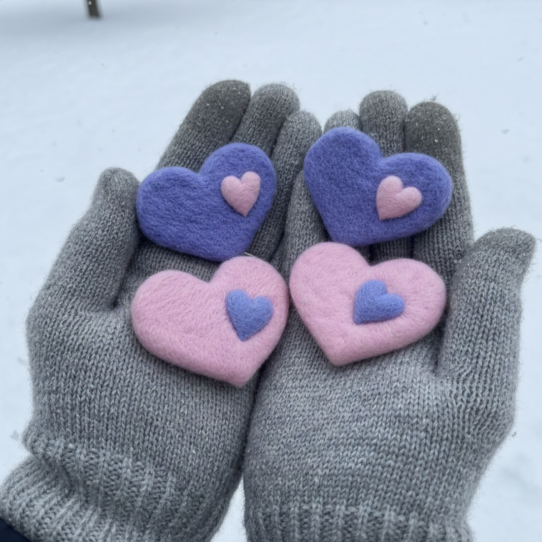 Broșă INIMĂ din lână naturală, împâslită cu acul. - bijuterii - broșe - Artynos.ro