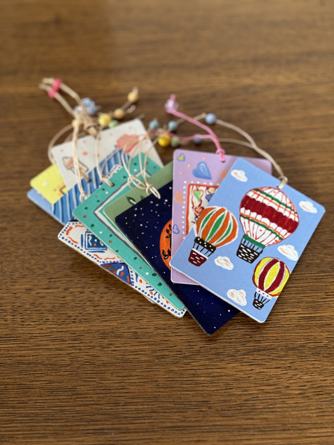 Semn de carte - Balon cu aer cald - cărți și creații cu tematică muzicală, cadouri - semn de carte - Artynos.ro Semn de carte - Balon cu aer cald - cărți și creații cu tematică muzicală, cadouri - semn de carte - Artynos.ro
